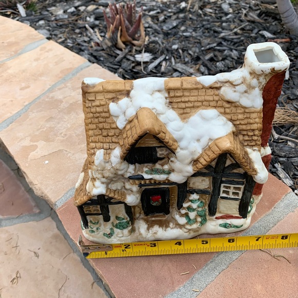 Vintage Christmas Cottage - Picture 10 of 14